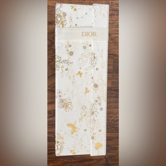 2021 Christian Dior Holiday Gold Holiday Gift Box Present Note Cards Stationary - Picture 5 of 12